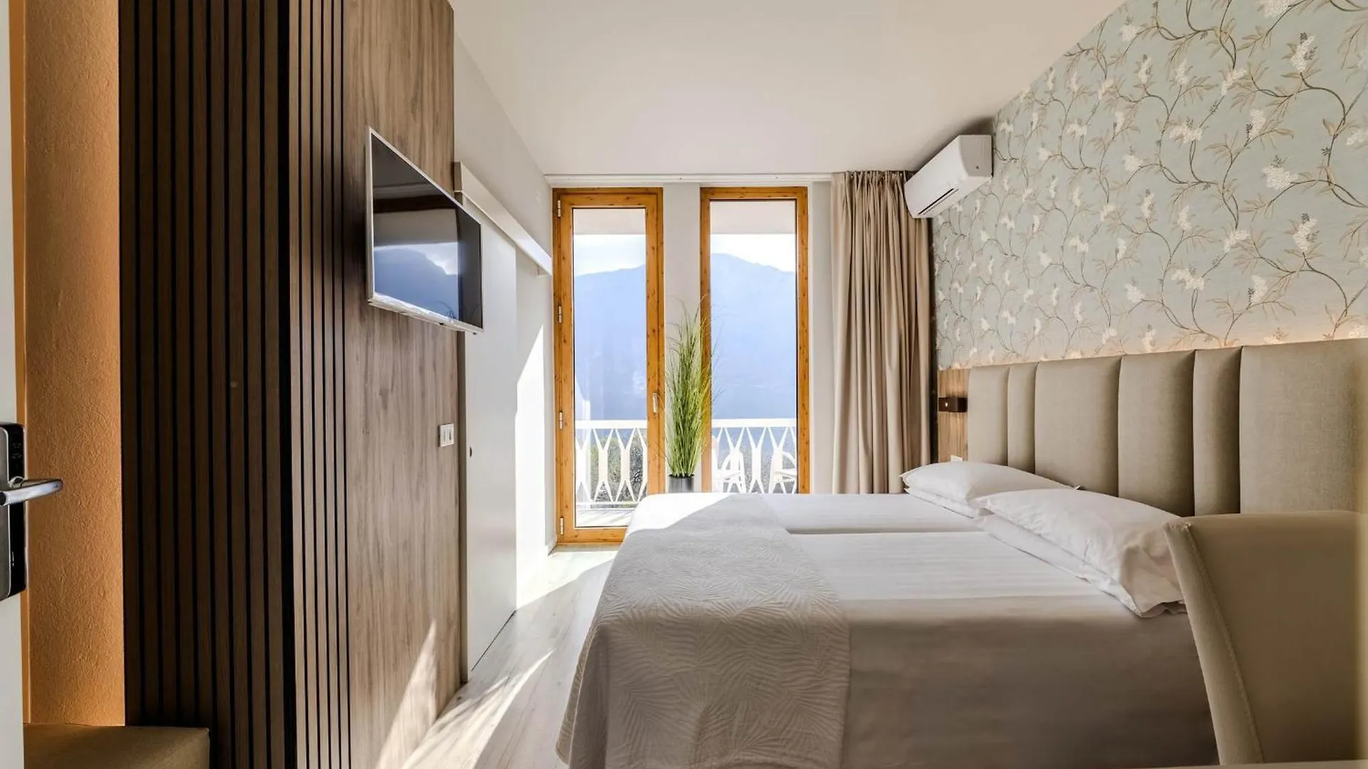 Hotel Riviera Panoramic Green Resort Limone sul Garda 3*,