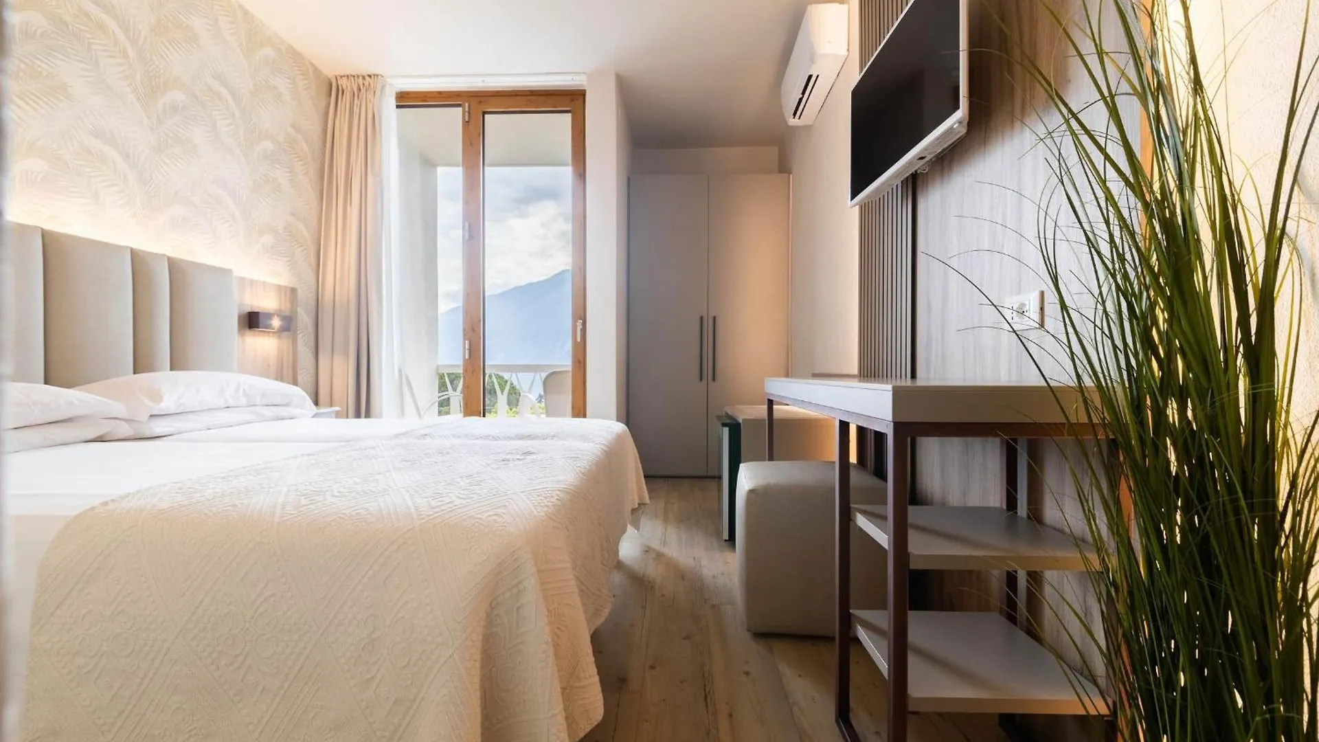 Hotel Riviera Panoramic Green Resort Limone sul Garda 3*,
